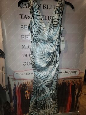 London Times Sleeveless V-Neck Maxi Dress in Blue Leaf Print